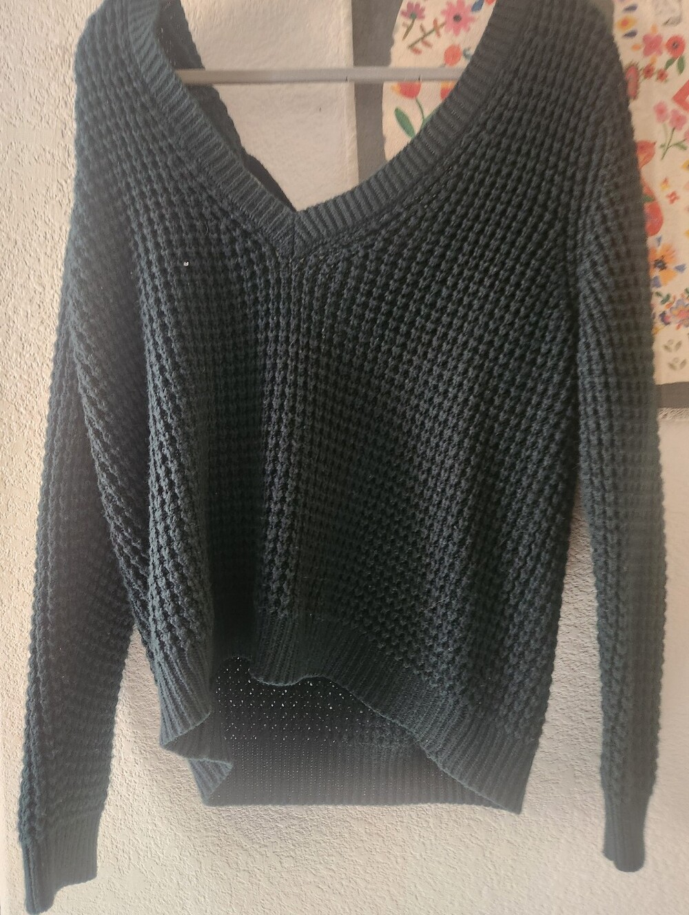 Forever 21 Black V-Neck Waffle Knit Sweater Size Large